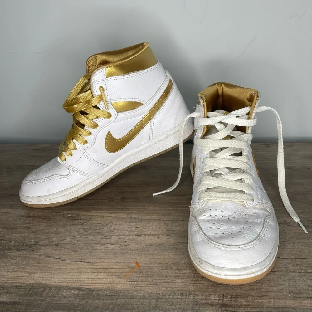 youth‎ Nike Air Jordan 1 retro high OG metallic gold white sneaker tennis shoe